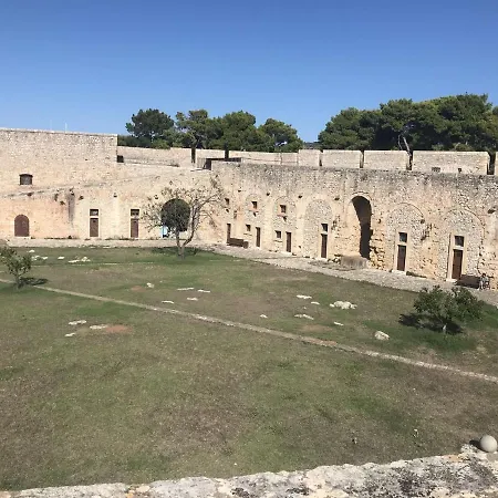 In With Pool Καμάρια