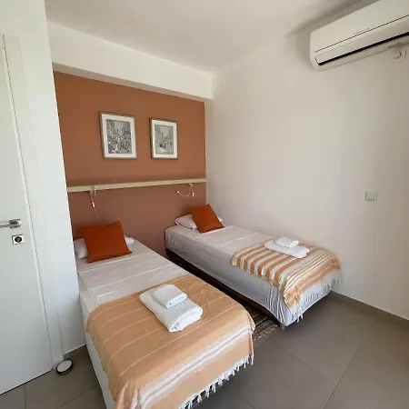 In With Pool * Καμάρια