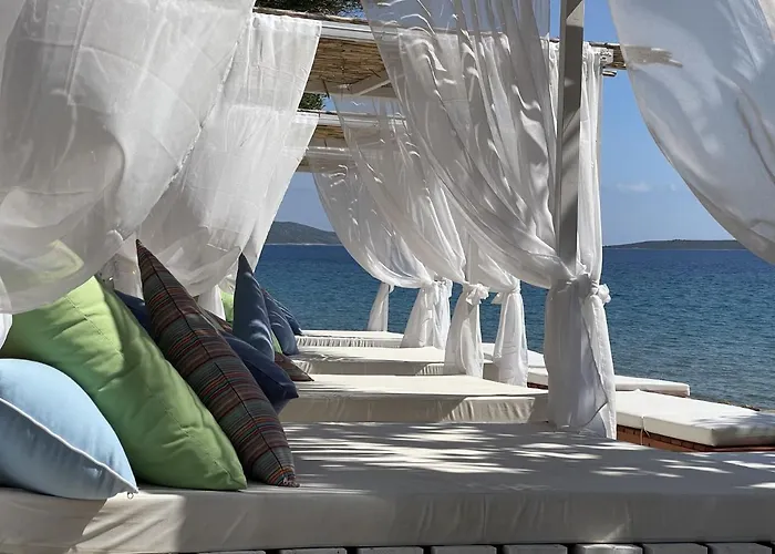 In With Pool Βίλα Καμάρια