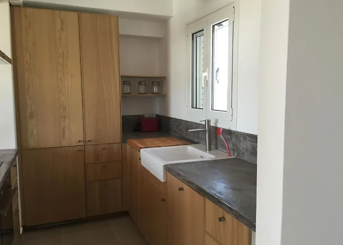 In With Pool * Kamária