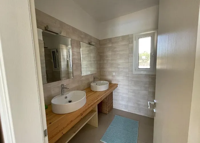 In With Pool Villa Kamária